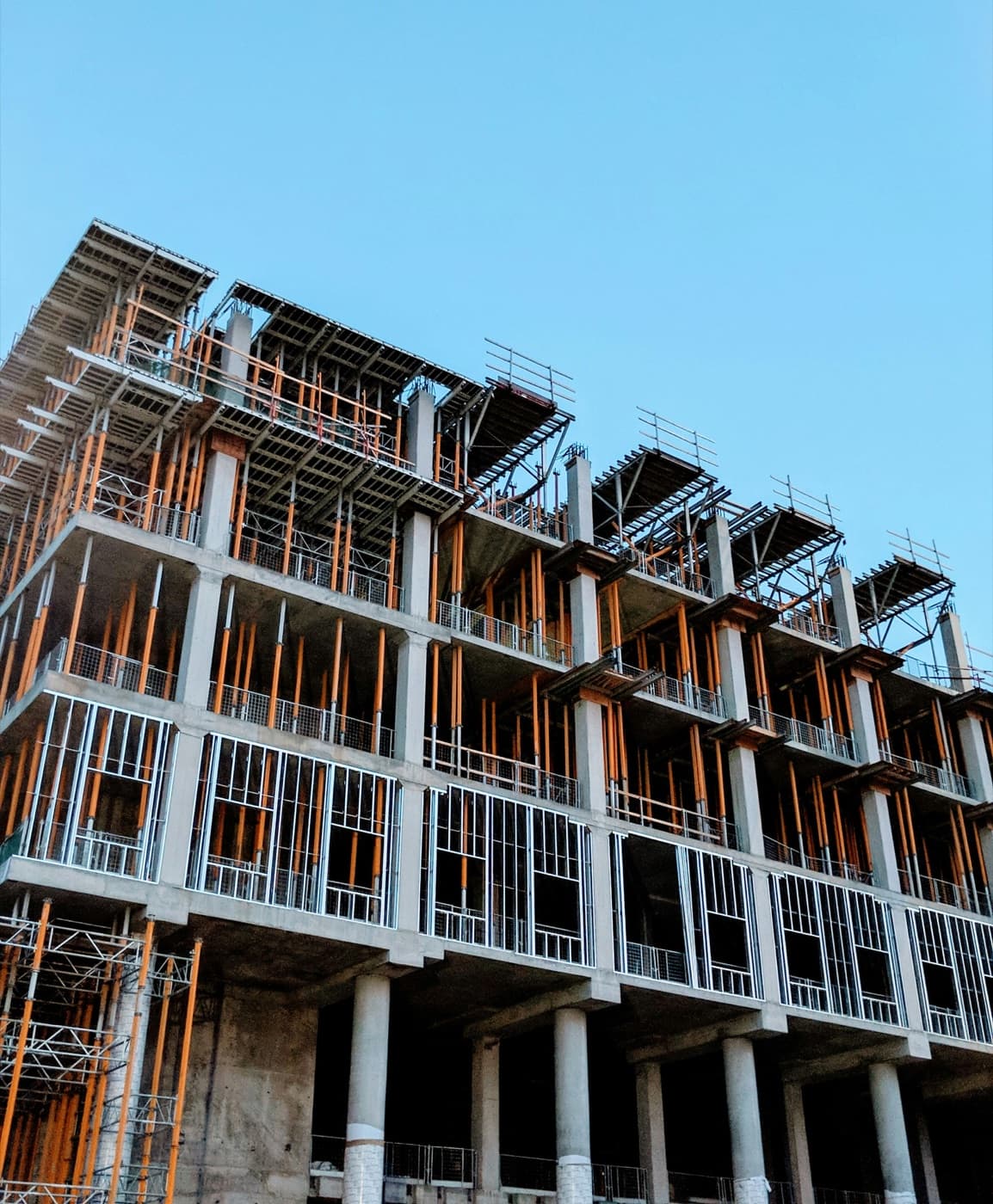 Formwork and falsework rising on a concrete frame